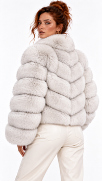 Veste courte femme en fausse fourrure Héritage Velours – détail col et texture – Gilles de Beaumont