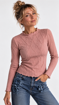 Haut femme texturé Rose Héritage à manches longues – détail matière – Gilles de Beaumont