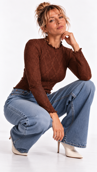 Haut femme texturé Rose Héritage à manches longues – détail finitions – Gilles de Beaumont