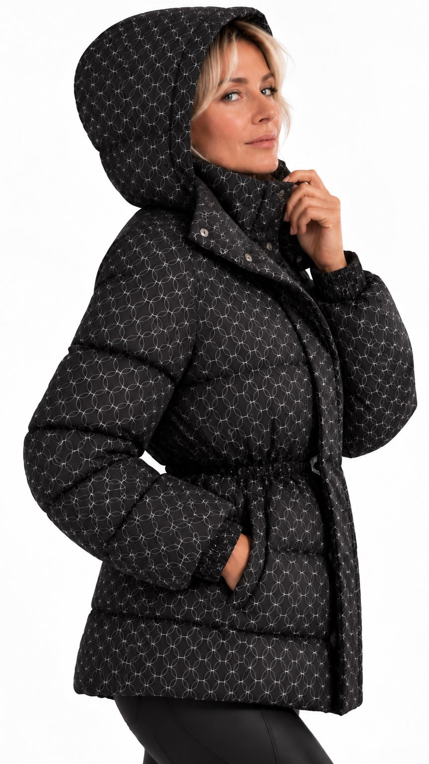 Veste femme à carreaux et capuche noire – détail de profil – Gilles de Beaumont