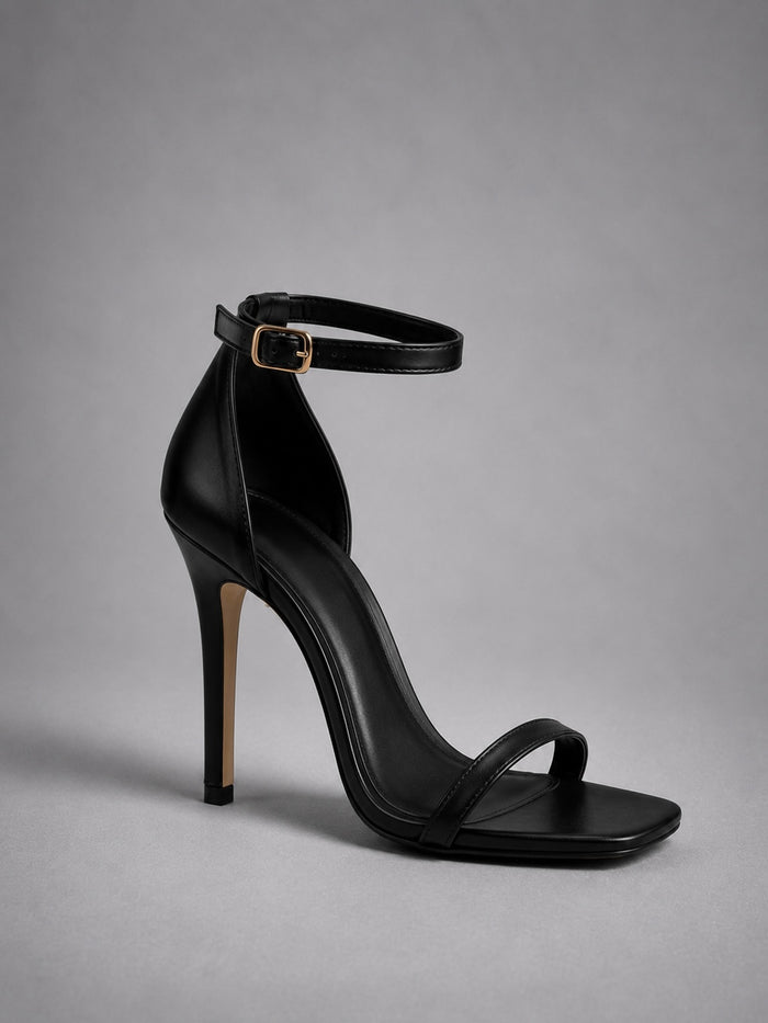 Sandales noires à talons hauts – vue de profil