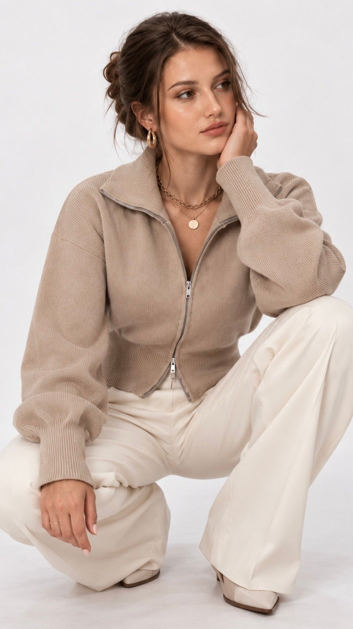 Cardigan femme zippé en maille Élégance Douce – présentation – Gilles de Beaumont