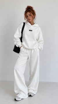 Ensemble femme écru avec sweat à capuche et pantalon large – Nuage Urbain