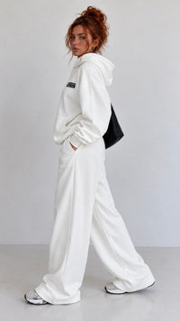 Ensemble femme écru oversize, vue de profil – Nuage Urbain