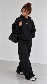 Ensemble femme noir avec sweat à capuche et pantalon large – Nuage Urbain