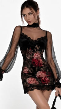 robe-baroque-noire-femme-elegance-imperiale-video.mp4